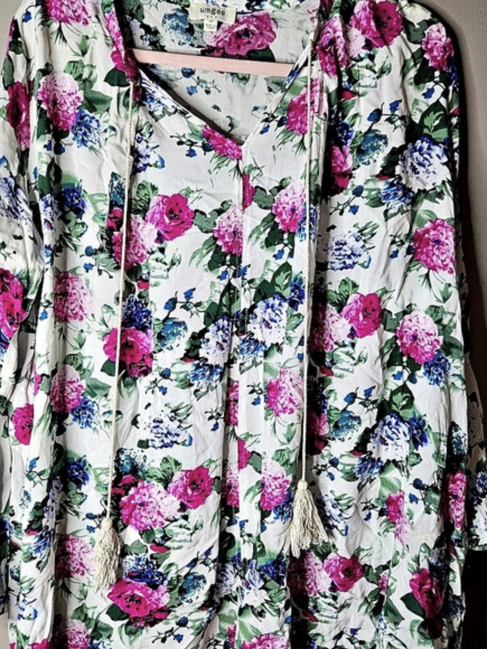 Umgee Floral Tunic in White & Pink Size Medium Like New Ptp 24" Length 31"